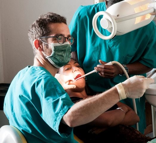 A volunteer provided dental assistance to the population to help dental health in Madagascar
